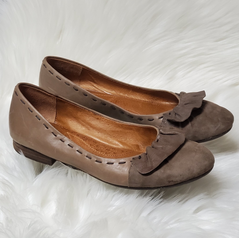 Naya Tabby Leather Flats
